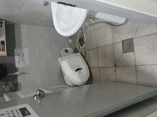 용답동 하수구막힘 배관 점검 전 증상과 발생 위치를 기록하는 장면